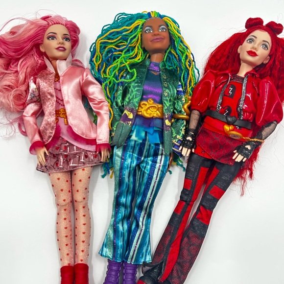 Disney Other - Disney’s descendants: The Rise of the Red dolls